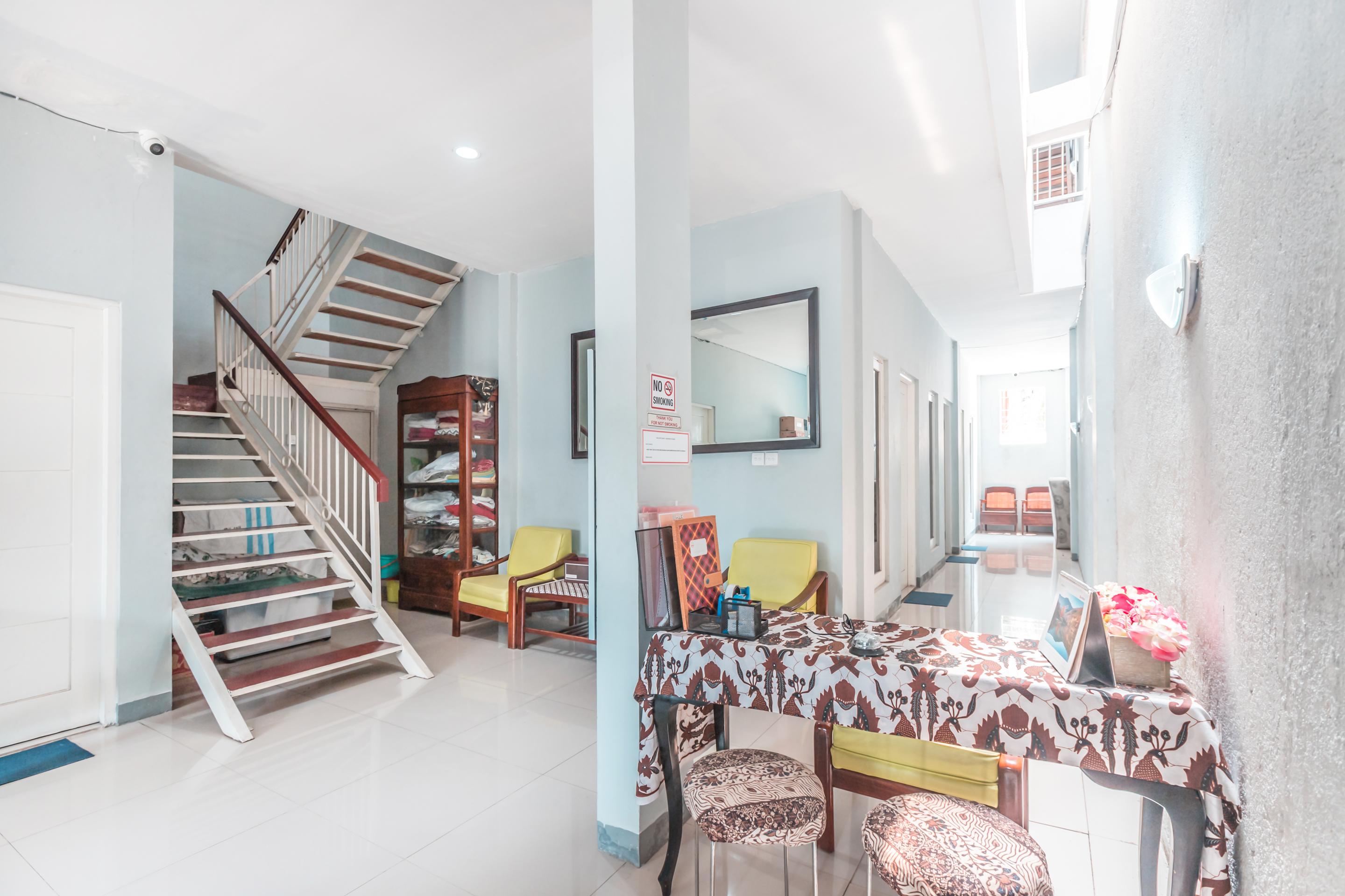 Oyo 1555 Unik Guesthouse Syariah Jakarta Exterior foto