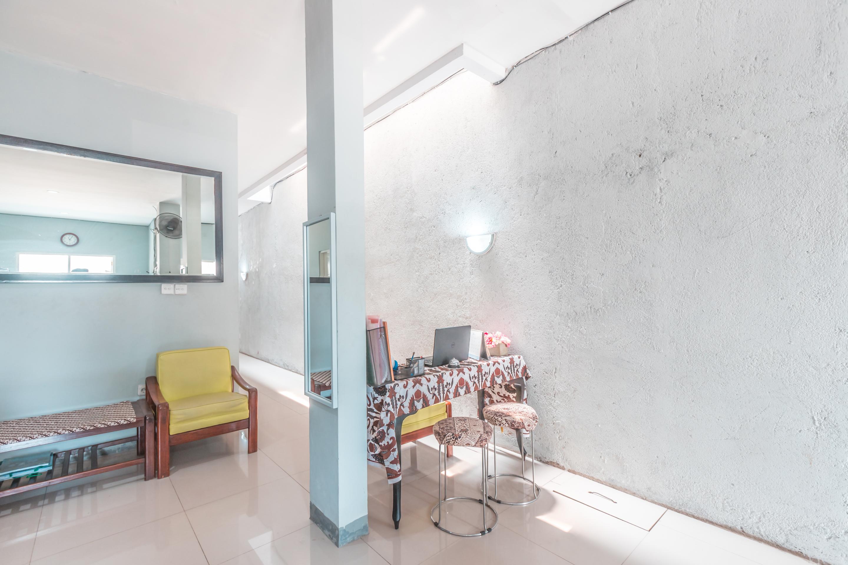 Oyo 1555 Unik Guesthouse Syariah Jakarta Exterior foto
