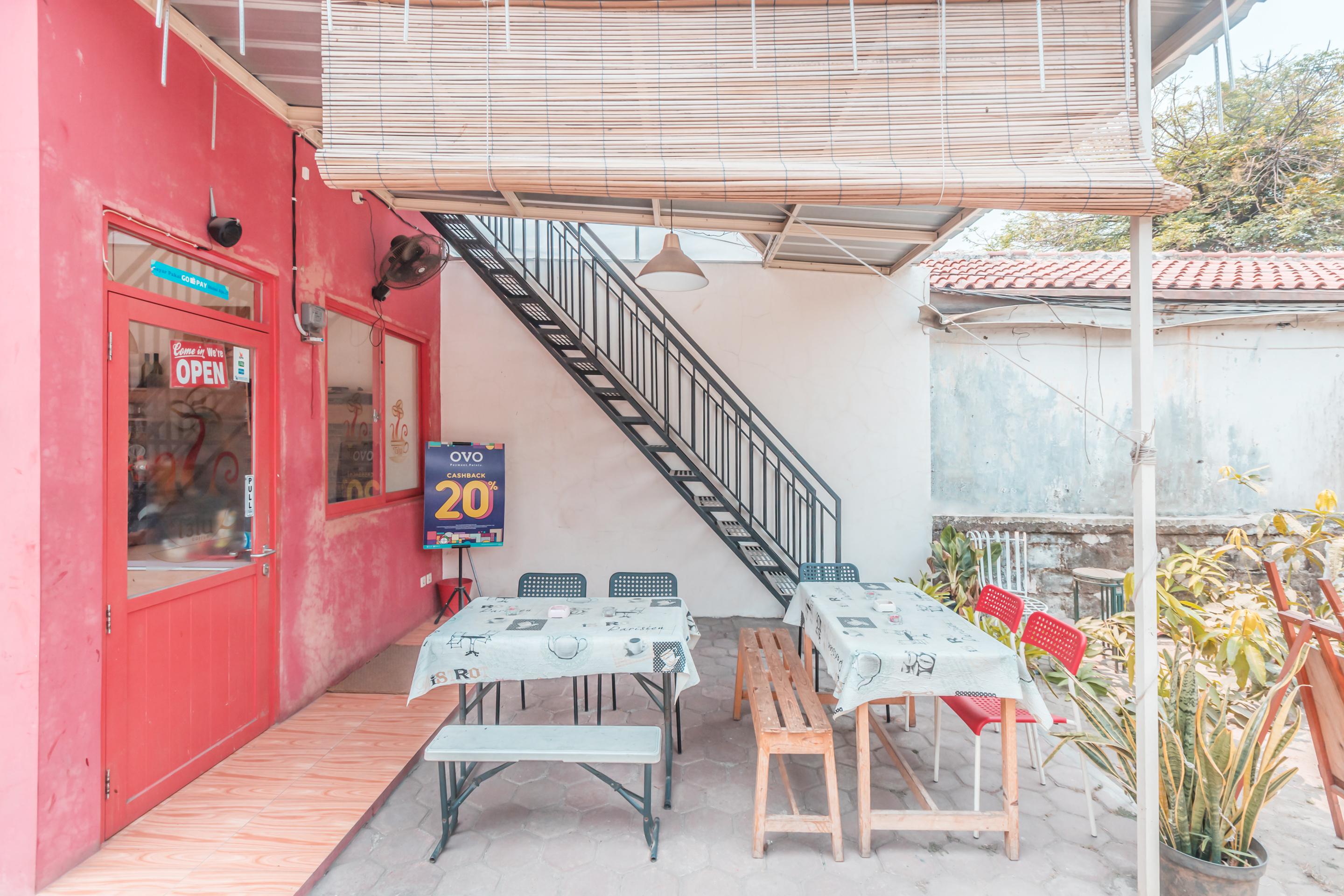 Oyo 1555 Unik Guesthouse Syariah Jakarta Exterior foto