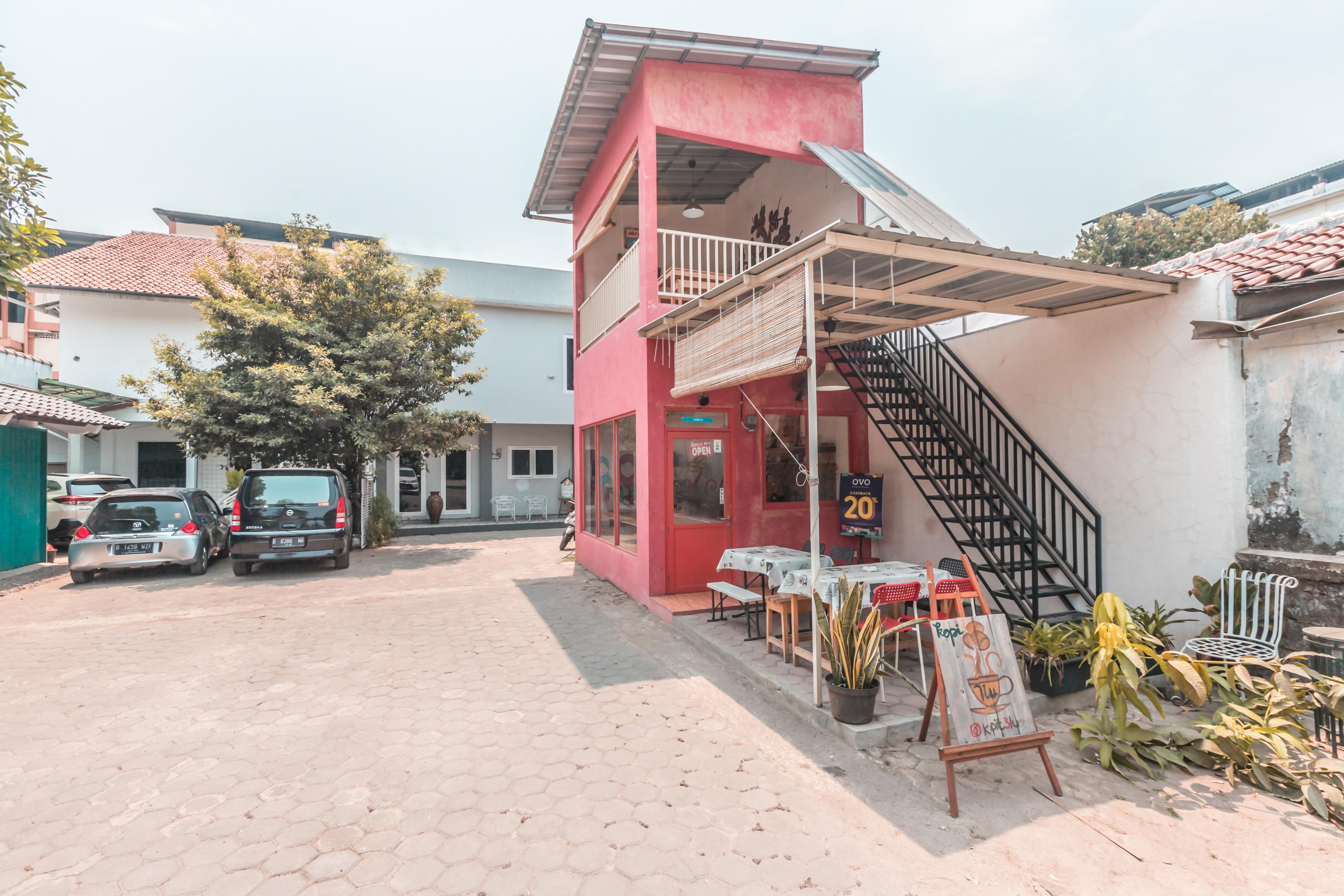 Oyo 1555 Unik Guesthouse Syariah Jakarta Exterior foto